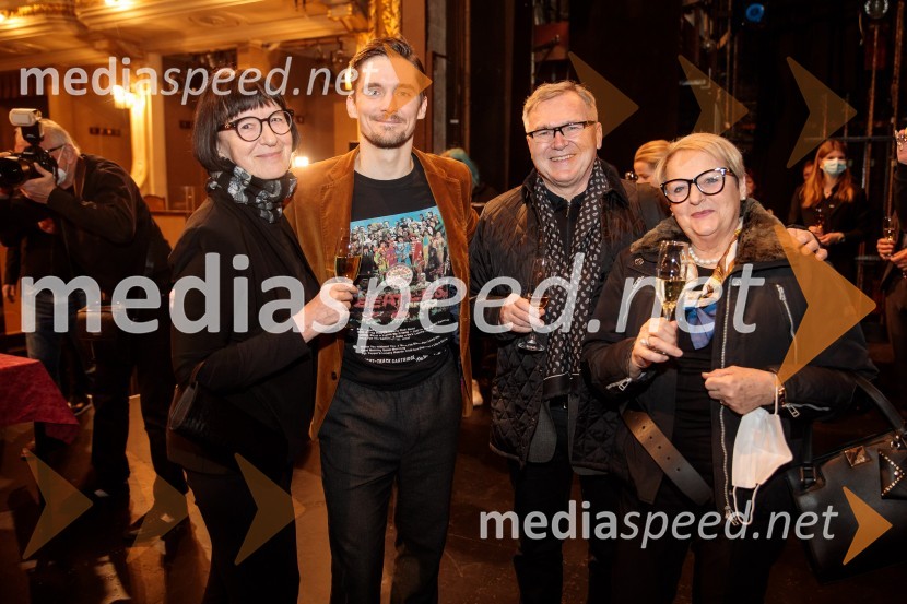  Marinka Štern, igralka;  Klemen Janežič, igralec ;  ... ;  ... Vse ok, premiera drame