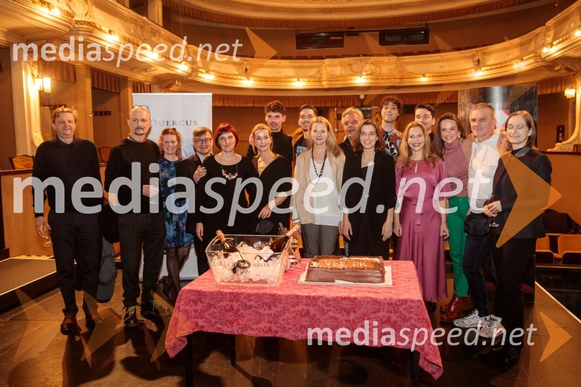  Marko Japelj, scenograf;  Damir Urban, hrvaški glasbenik;  Staša Prah, dramaturginja;  Matjaž  Farič, režiser;  Simona  Hamer, dramaturginja, dobitnica nagrade Gašperja Tiča;  Maša Derganc, igralka;  Nejc Cijan Garlatti, igralec;  Klemen Janežič, igralec ;  Barbara Cerar, igralka;  Valter Dragan, igralec;  Tina Resman, igralka;  Benjamin Krnetić, igralec;  Saša Tabaković, igralec, nekdanji poslanec SMC;  Saša  Mihelčič, igralka;  Tina Vrbnjak, igralka;  Marko Simić, vodja predstave;  Branka Bertoncelj, šepetalkaVse ok, premiera drame