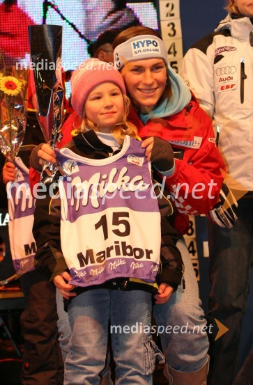 Smučarka Nika Fleiss, Hrvaška
(žrebanje štartnih številk za slalom)42. Zlata lisica