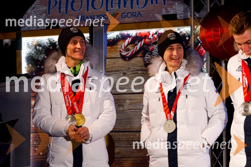  Peter  Prevc, smučarski skakalec;  Cene Prevc, smučarski skakalecSprejem olimpijcev  v Kranjski Gori