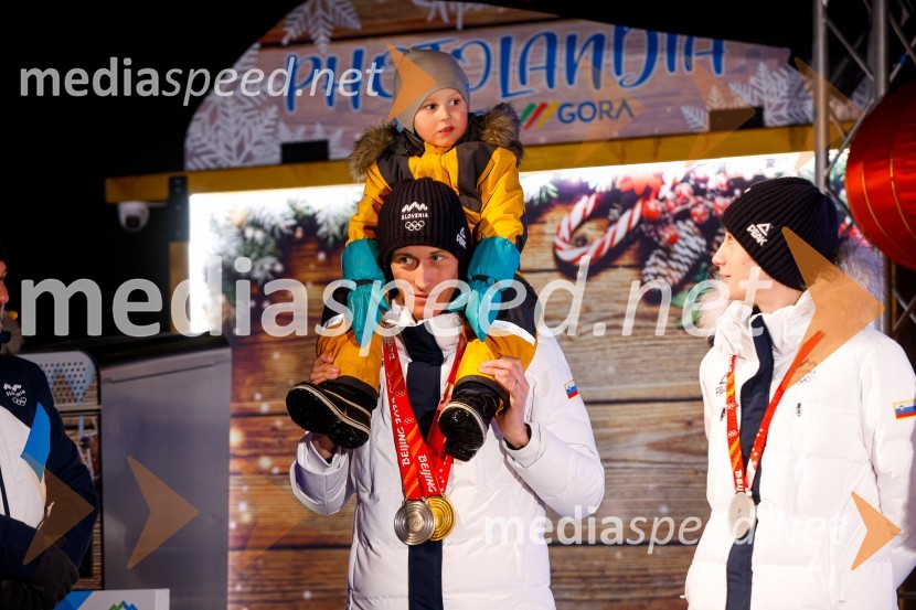  Peter  Prevc, smučarski skakalec;  Ludvik Prevc;  Cene Prevc, smučarski skakalecSprejem olimpijcev  v Kranjski Gori