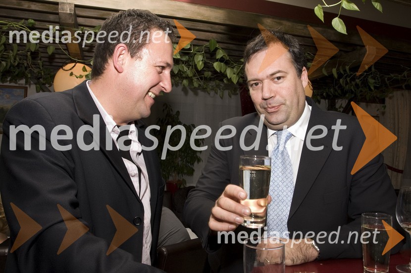 Milan Lebar, vodja ansambla Štrk in Vlado Pejčič, radio Murski val


50 let Radia Murski val