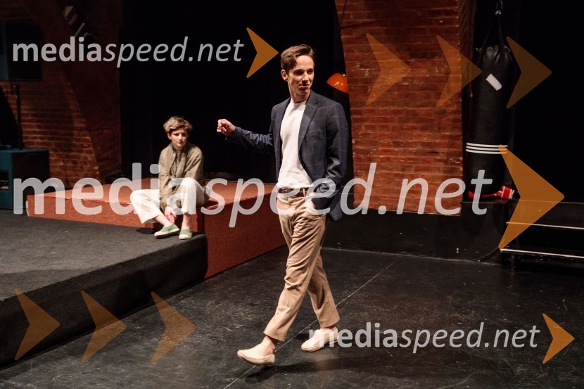  Jure Šimonka, igralecSvoje usode krojači, premiera avtorskega projekta, Slovensko mladinsko gledališče Ljubljana