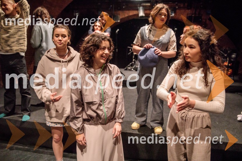  Mira Giovanna Gabriel;  Katka SlosarSvoje usode krojači, premiera avtorskega projekta, Slovensko mladinsko gledališče Ljubljana