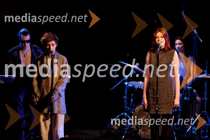  Ronja Martina Usenik;  Iza NapotnikSvoje usode krojači, premiera avtorskega projekta, Slovensko mladinsko gledališče Ljubljana