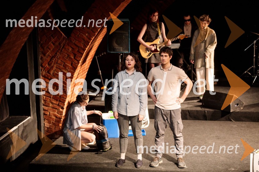  Tia Krhlanko;  Luka ŽerdinSvoje usode krojači, premiera avtorskega projekta, Slovensko mladinsko gledališče Ljubljana