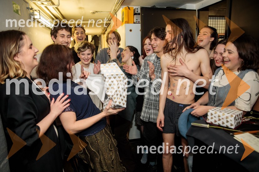  Mija Kramar, igralka;  Ana Duša, pisateljica;  Luka Žerdin;  Jure Šimonka, igralec;  Ronja Martina Usenik;  Nace Korošec, selektor mladinske kolesarske reprezentance;  Hana Kunšič;  Matic Eržen, igralec;  Voranc Mandić, igralec;  Rosa Romih;  Gaja Naja Rojec, dramaturginja;  Indija StropnikSvoje usode krojači, premiera avtorskega projekta, Slovensko mladinsko gledališče Ljubljana