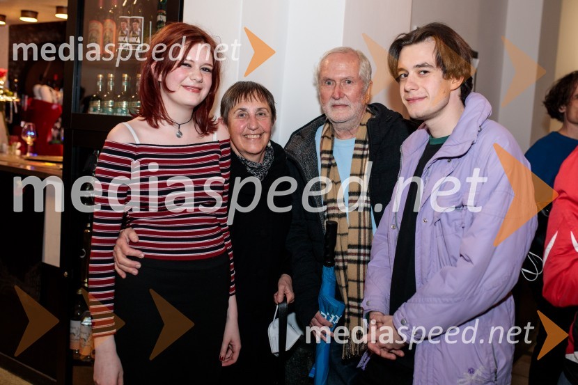  Iza Napotnik;  ... ;  ... ;  Jon NapotnikSvoje usode krojači, premiera avtorskega projekta, Slovensko mladinsko gledališče Ljubljana