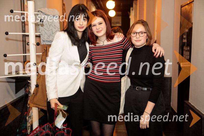  ... ;  Iza Napotnik;  ... Svoje usode krojači, premiera avtorskega projekta, Slovensko mladinsko gledališče Ljubljana