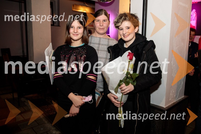  ... ;  ... ;  Ronja Martina UsenikSvoje usode krojači, premiera avtorskega projekta, Slovensko mladinsko gledališče Ljubljana