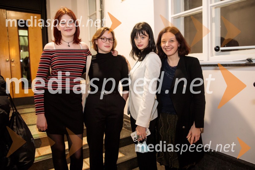  Iza Napotnik;  ... ;  ... ;  Ana Duša, pisateljicaSvoje usode krojači, premiera avtorskega projekta, Slovensko mladinsko gledališče Ljubljana