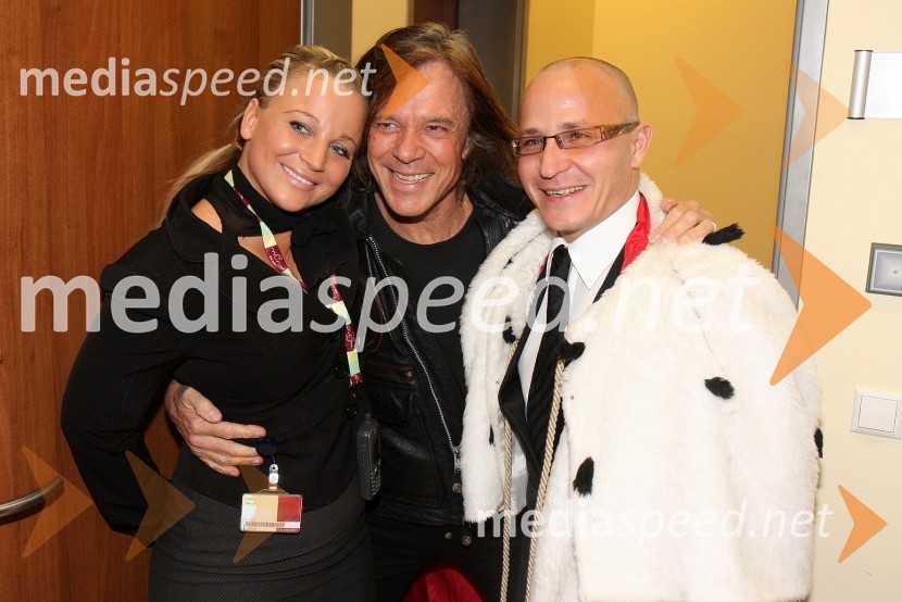 Nika Marolt, organizatorka zabavnega programa v igralniško-zabaviščnem centru Mond, Jürgen Drews, pevec in Gregor Jeza, predsednik uprave Hit Šentilj d.d.Jürgen Drews, der König von Mallorca, koncert v Mondu