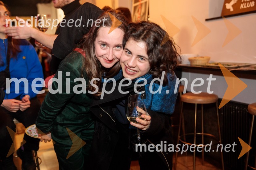  Gaja Naja Rojec, dramaturginja;  Mira Giovanna GabrielSvoje usode krojači, premiera avtorskega projekta, Slovensko mladinsko gledališče Ljubljana