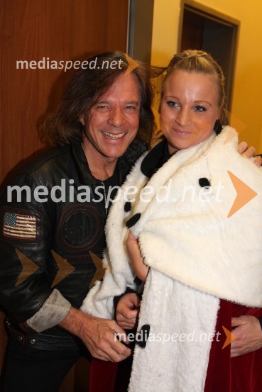 Jürgen Drews, pevec in Nika Marolt, organizatorka zabavnega programa v igralniško-zabaviščnem centru MondJürgen Drews, der König von Mallorca, koncert v Mondu