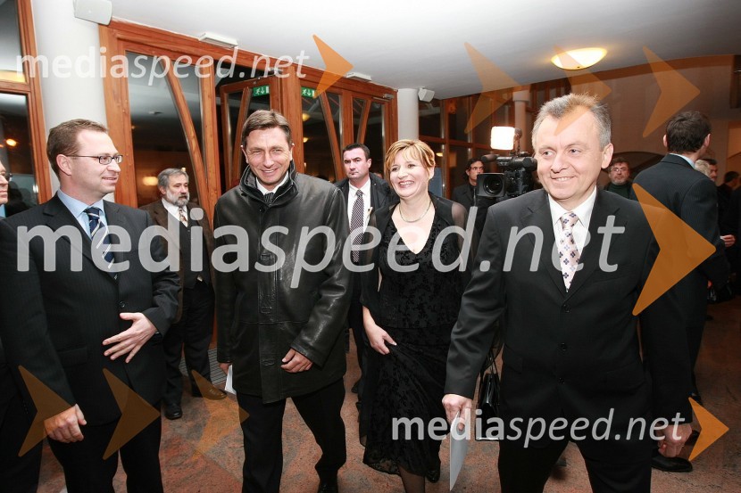 Marko Filli, pomočnik generalnega direktorja RTV Slovenija za tehniko, investicije in inženiring, Borut Pahor, predsednik vlade RS, Helena Zver, pomočnica generalnega direktorja RTV Slovenija za madžarsko narodno skupnost in Anton Guzej, generalni direktor RTV Slovenija50 let radia MMR in 30 let TV oddaje Hidak - mostovi