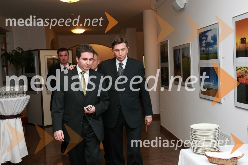 ... in Borut Pahor, predsednik vlade RS50 let radia MMR in 30 let TV oddaje Hidak - mostovi