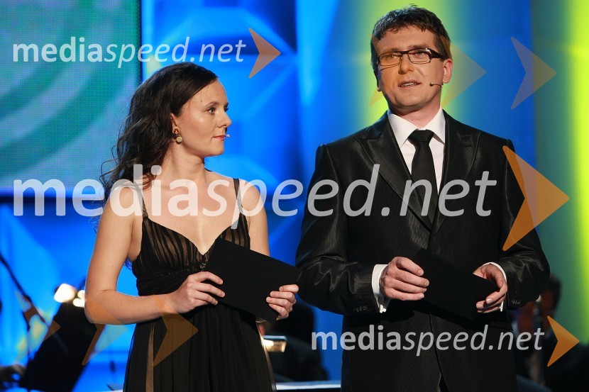 Mirjana Lovrič, odgovorna urednica TV Lendava in Jožef Vegi, odgovorni urednik radia MMR Lendava, povezovalca večera50 let radia MMR in 30 let TV oddaje Hidak - mostovi