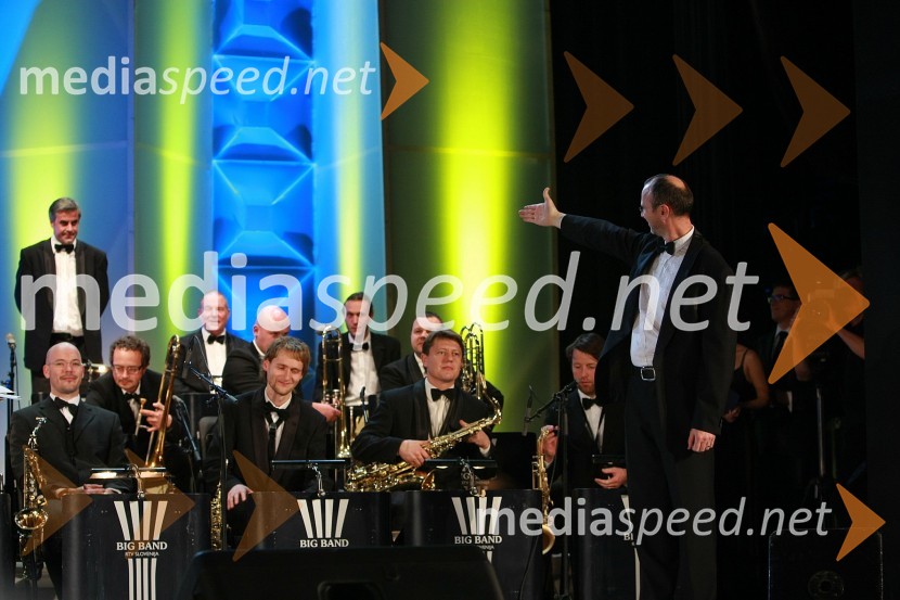 Big Band RTV Slovenija in Lojze Kranjčan, dirigent50 let radia MMR in 30 let TV oddaje Hidak - mostovi