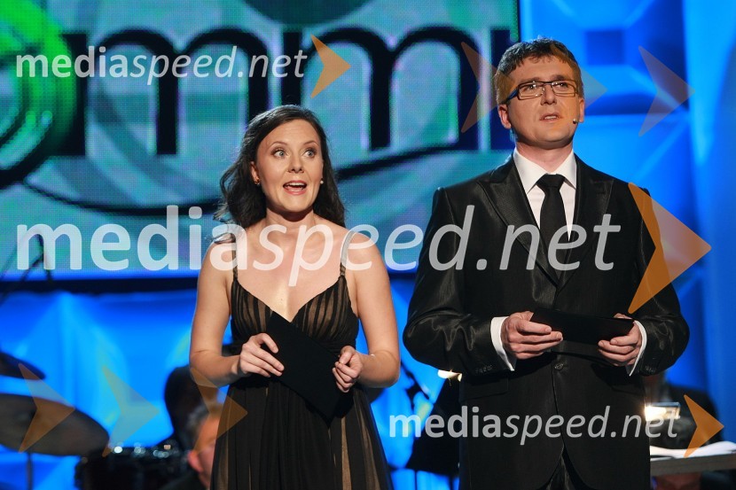 Mirjana Lovrič, odgovorna urednica TV Lendava in Jožef Vegi, odgovorni urednik radia MMR Lendava, povezovalca večera50 let radia MMR in 30 let TV oddaje Hidak - mostovi