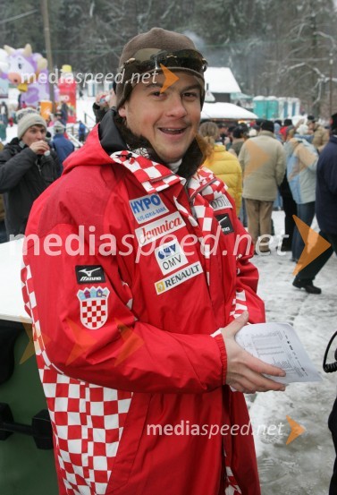 Peter Pen, nekdanji slovenski smučarski reprezentant, sedaj pa pomočnih v hrvaški smučarski reprezentanci
(nedeljski slalom)42. Zlata lisica
