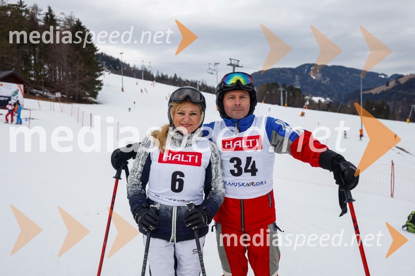  Nuša Derenda, pevka;  ... VIP smučanje z znanimi Slovenci