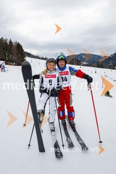  Nuša Derenda, pevka;  ... VIP smučanje z znanimi Slovenci