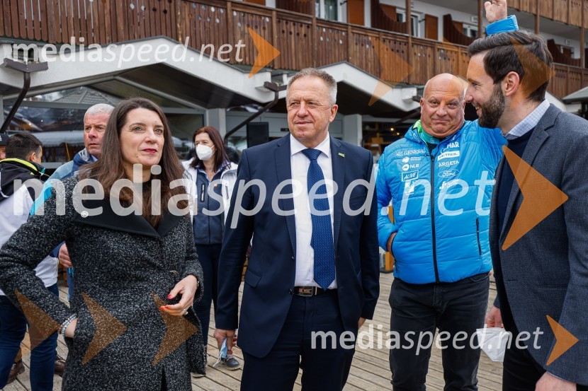 dr. Simona Kustec, ministrica za izobraževanje, znanost in šport;  Zdravko Počivalšek, minister za gospodarski razvoj in tehnologijo;  Iztok Klančnik, direktor Selectium Adriatics d.o.o., predsednik Zbora alpskih disciplin, Smučarska zveza SlovenijeVIP smučanje z znanimi Slovenci