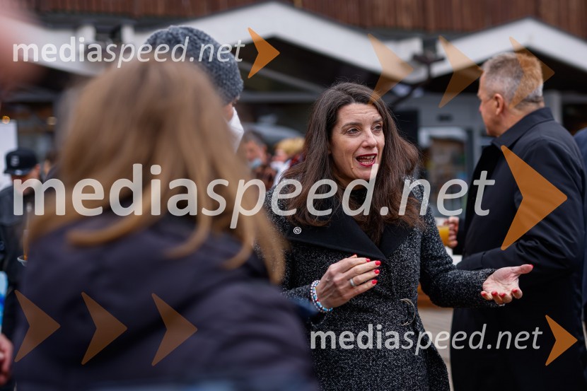 dr. Simona Kustec, ministrica za izobraževanje, znanost in športVIP smučanje z znanimi Slovenci