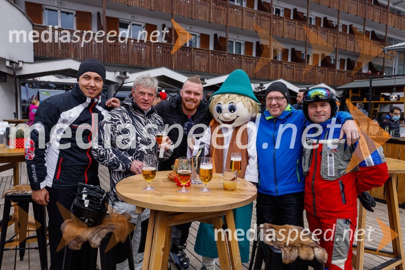 Skupina Pop DesignVIP smučanje z znanimi Slovenci