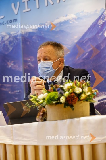  Zdravko Počivalšek, minister za gospodarski razvoj in tehnologijoVIP smučanje z znanimi Slovenci