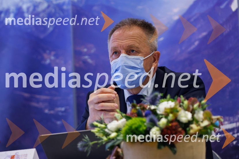  Zdravko Počivalšek, minister za gospodarski razvoj in tehnologijoVIP smučanje z znanimi Slovenci