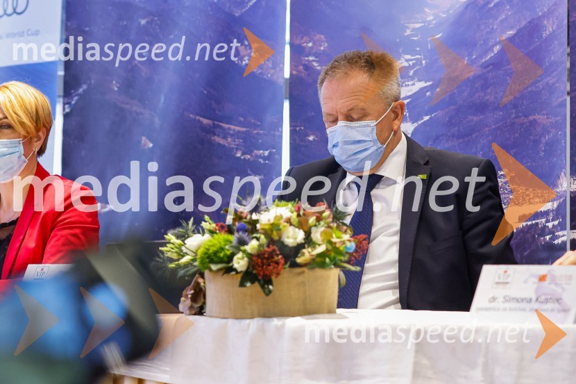  Zdravko Počivalšek, minister za gospodarski razvoj in tehnologijoVIP smučanje z znanimi Slovenci