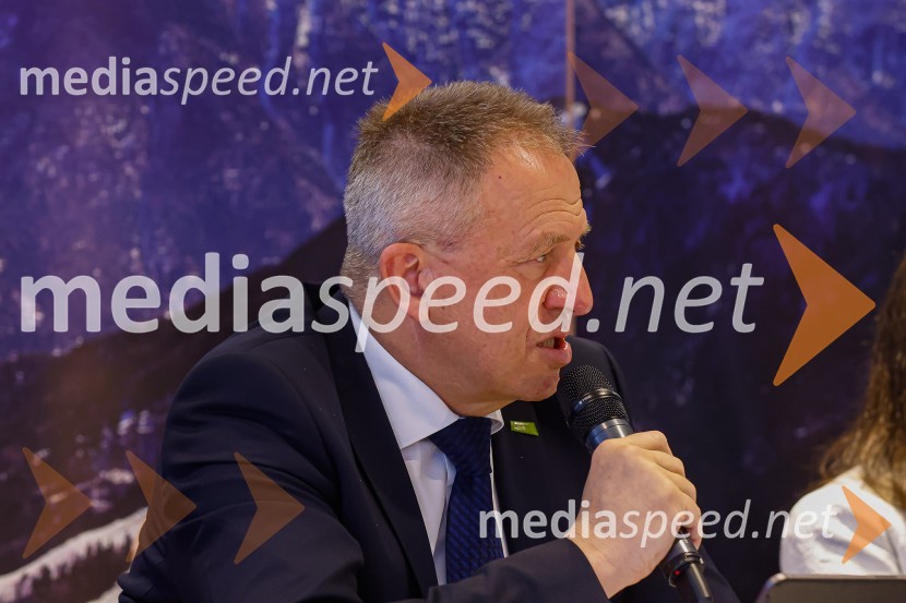  Zdravko Počivalšek, minister za gospodarski razvoj in tehnologijoVIP smučanje z znanimi Slovenci