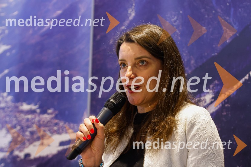 dr. Simona Kustec, ministrica za izobraževanje, znanost in športVIP smučanje z znanimi Slovenci