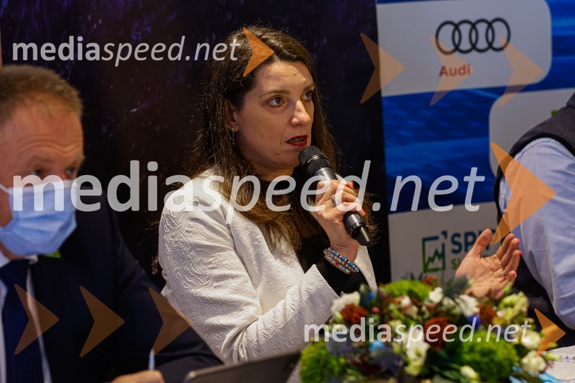 dr. Simona Kustec, ministrica za izobraževanje, znanost in športVIP smučanje z znanimi Slovenci