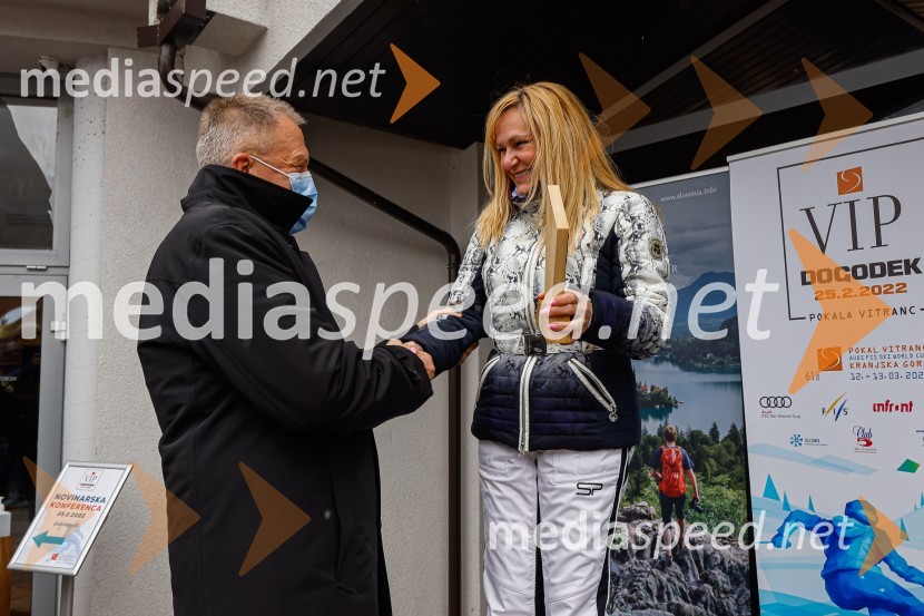  Zdravko Počivalšek, minister za gospodarski razvoj in tehnologijo;  Nuša Derenda, pevkaVIP smučanje z znanimi Slovenci