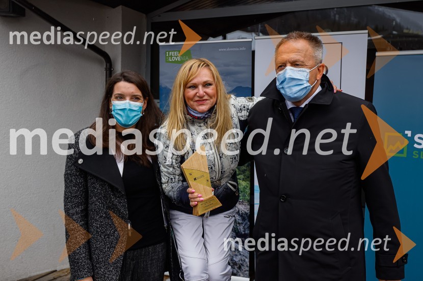 dr. Simona Kustec, ministrica za izobraževanje, znanost in šport;  Nuša Derenda, pevka;  Zdravko Počivalšek, minister za gospodarski razvoj in tehnologijoVIP smučanje z znanimi Slovenci