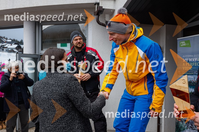 dr. Simona Kustec, ministrica za izobraževanje, znanost in šport;  Matjaž Ravnikar, skupine Flirrt;  Blaž Gec, Zvita feltnaVIP smučanje z znanimi Slovenci