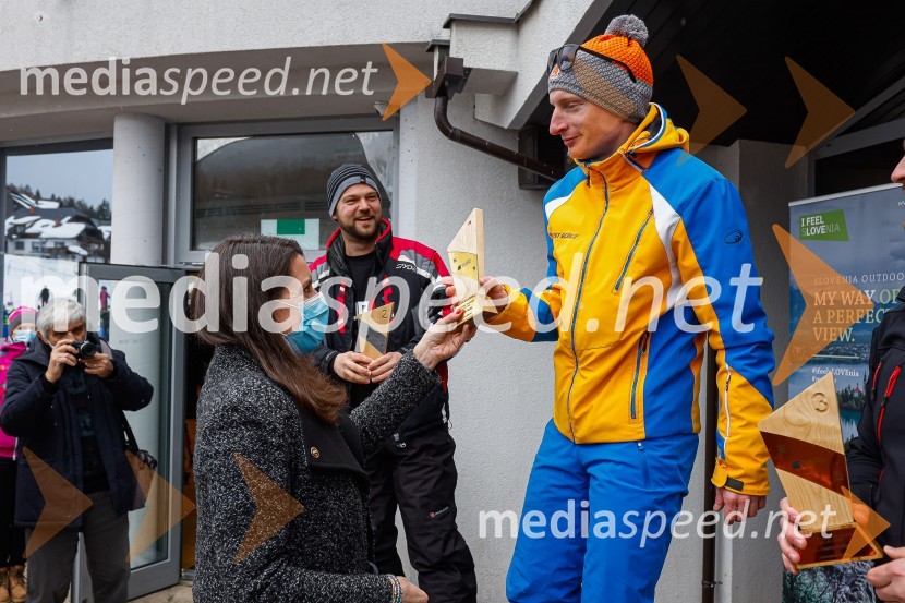 dr. Simona Kustec, ministrica za izobraževanje, znanost in šport;  Matjaž Ravnikar, skupine Flirrt;  Blaž Gec, Zvita feltnaVIP smučanje z znanimi Slovenci