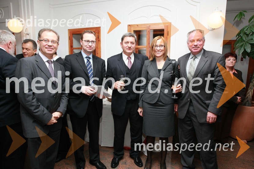 Marko Filli, pomočnik generalnega direktorja RTV Slovenija za tehniko, investicije in inženiring, Antonio Rocco, pomočnik generalnega direktorja RTV Slovenija za italijansko narodno skupnost , Dragomir Mikelič, vodja Regionalnega RTV-centra Koper – Capodistria, Cvetka Žirovnik, pomočnica generalnega direktorja RTV Slovenija za organizacijo, kadre in izobraževanje in Srečko Trglec, urednik Radia Si50 let radia MMR in 30 let TV oddaje Hidak - mostovi