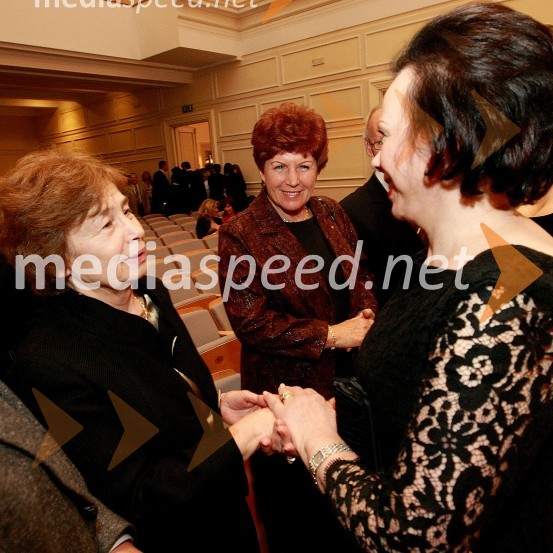 Dr. Spomenka Hribar, publicistka in Barbara Miklič Türk, soproga predsednika RSDobrodelni koncert Društva poslovnih žensk FAM za film o Almi Karlin