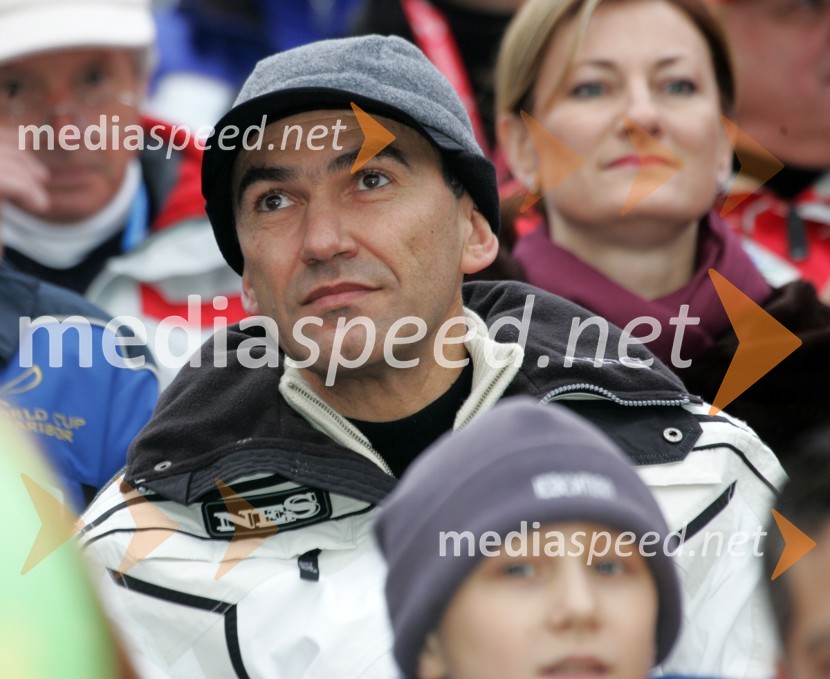 Janez Janša, predsednik Vlade Republike Slovenije
(nedeljski slalom)42. Zlata lisica