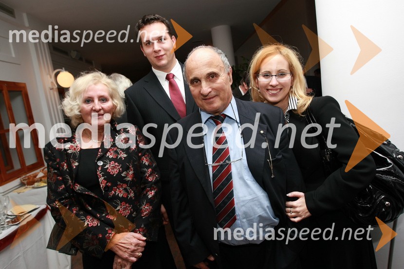 Igor Šetinc, član nadzornega sveta RTV Slovenija z ženo Ireno, hčerko Jasmino in z njenim spremljevalcem Mladenom50 let radia MMR in 30 let TV oddaje Hidak - mostovi