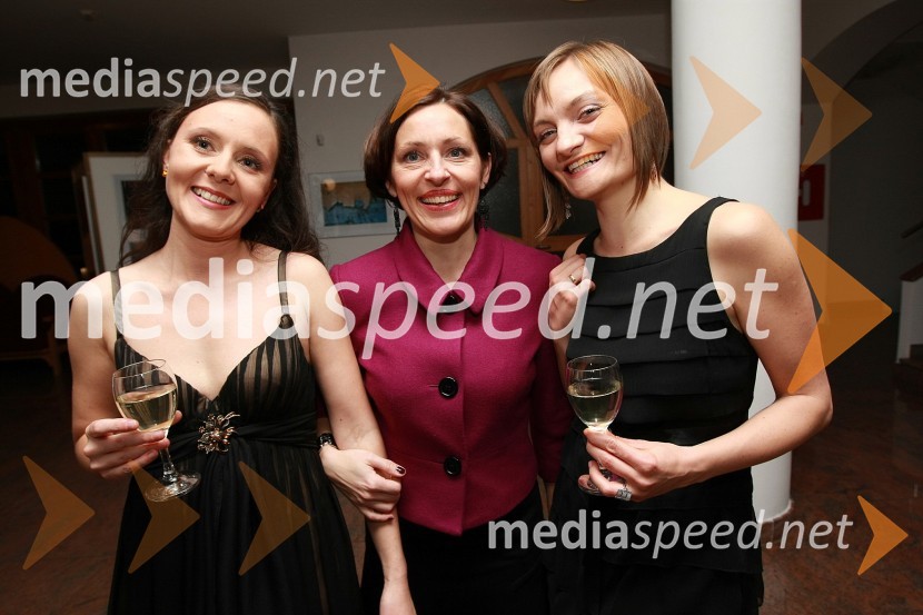 Mirjana Lovrič, odgovorna urednica TV Lendava, Eva Lőrincz in Szilvia Rožman Švarda, novinarki TV-studia Lendava50 let radia MMR in 30 let TV oddaje Hidak - mostovi