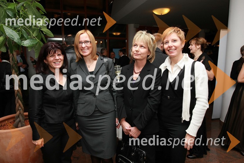 Vesna Maher, samostojna strokovna sodelavka za finance in računovodstvo v RC Maribor, Cvetka Žirovnik, pomočnica generalnega direktorja RTV Slovenija za organizacijo, kadre in izobraževanje, Duška Uran, samostojna strokovna sodelavka v službi za trženje v RC Maribor in Polonca Komar, producentka Radia Maribor in odnosi z javnostmi RTV Slovenija50 let radia MMR in 30 let TV oddaje Hidak - mostovi