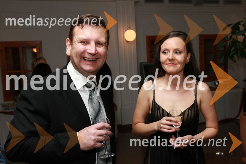 Anton Balažek, župan Lendave in Mirjana Lovrič, odgovorna urednica TV Lendava in povezovalka večera50 let radia MMR in 30 let TV oddaje Hidak - mostovi