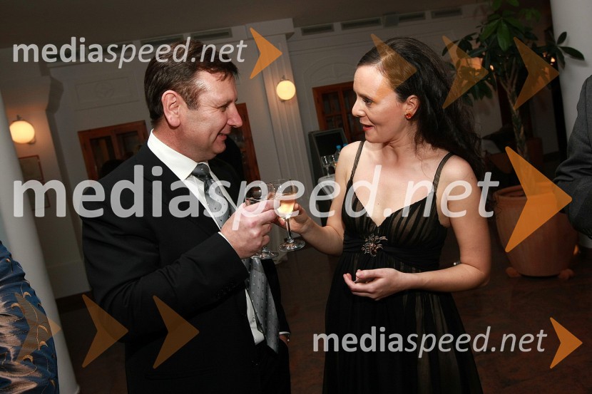 Anton Balažek, župan Lendave in Mirjana Lovrič, odgovorna urednica TV Lendava in povezovalka večera50 let radia MMR in 30 let TV oddaje Hidak - mostovi