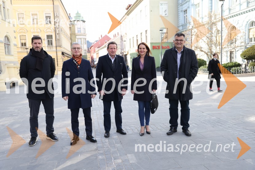  Roman Pungartnik, RK Celje Pivovarna Laško;  Franjo Bobinac, predsednik uprave Gorenje d.d., predsednik Rokometne zveze Slovenije;  Bojan Šrot, župan MO Celje;  Katarina Karlovšek, SBC;  ... Odštevalnik do EP v rokometu za ženske