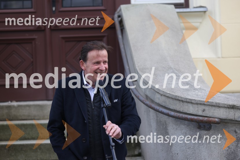  Bojan Šrot, župan MO CeljeOdštevalnik do EP v rokometu za ženske