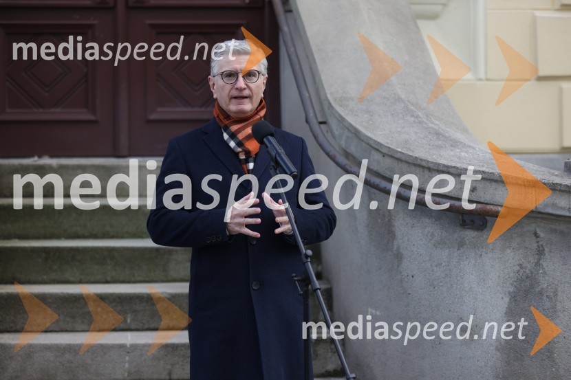  Franjo Bobinac, predsednik uprave Gorenje d.d., predsednik Rokometne zveze SlovenijeOdštevalnik do EP v rokometu za ženske